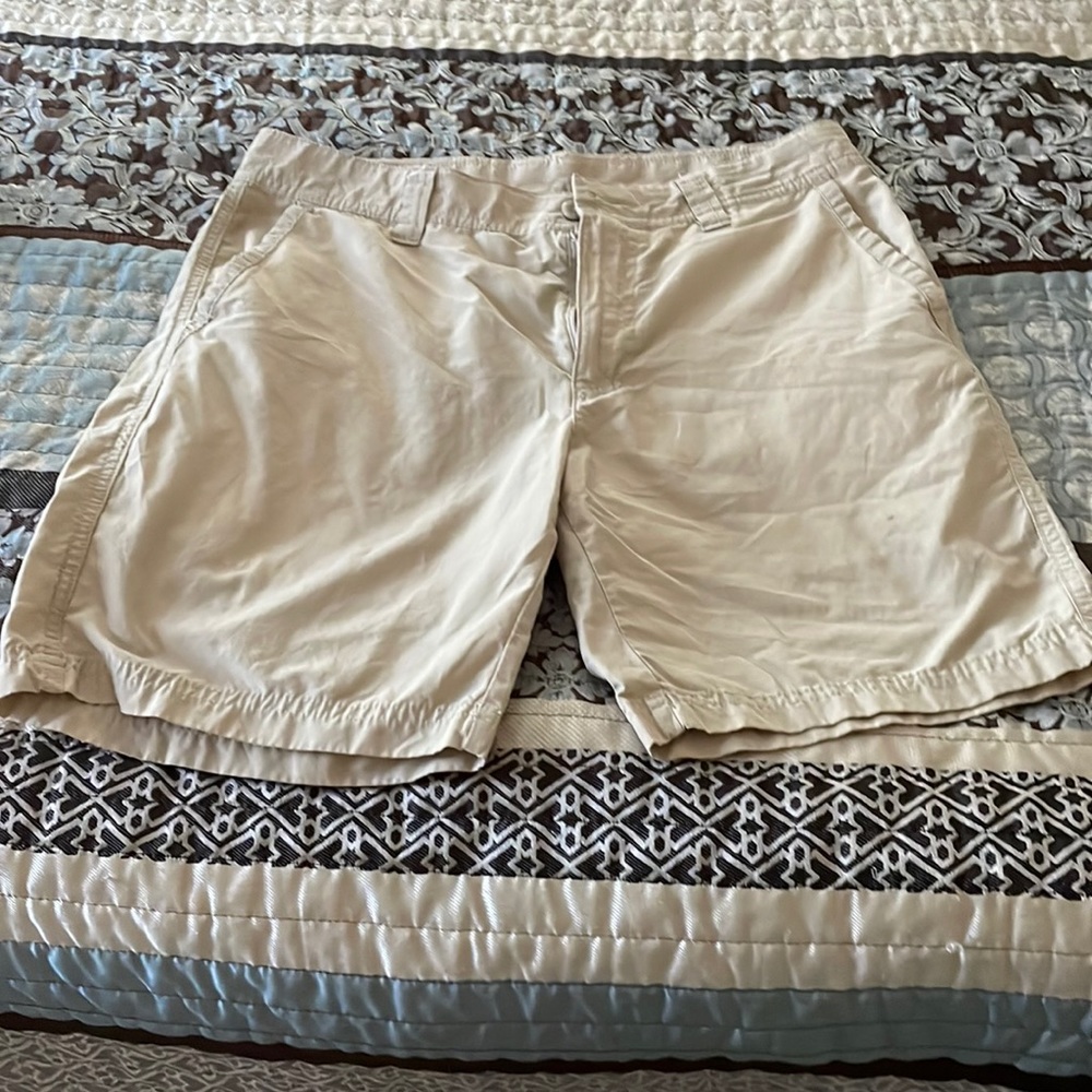 NWOT Tan Columbia shorts